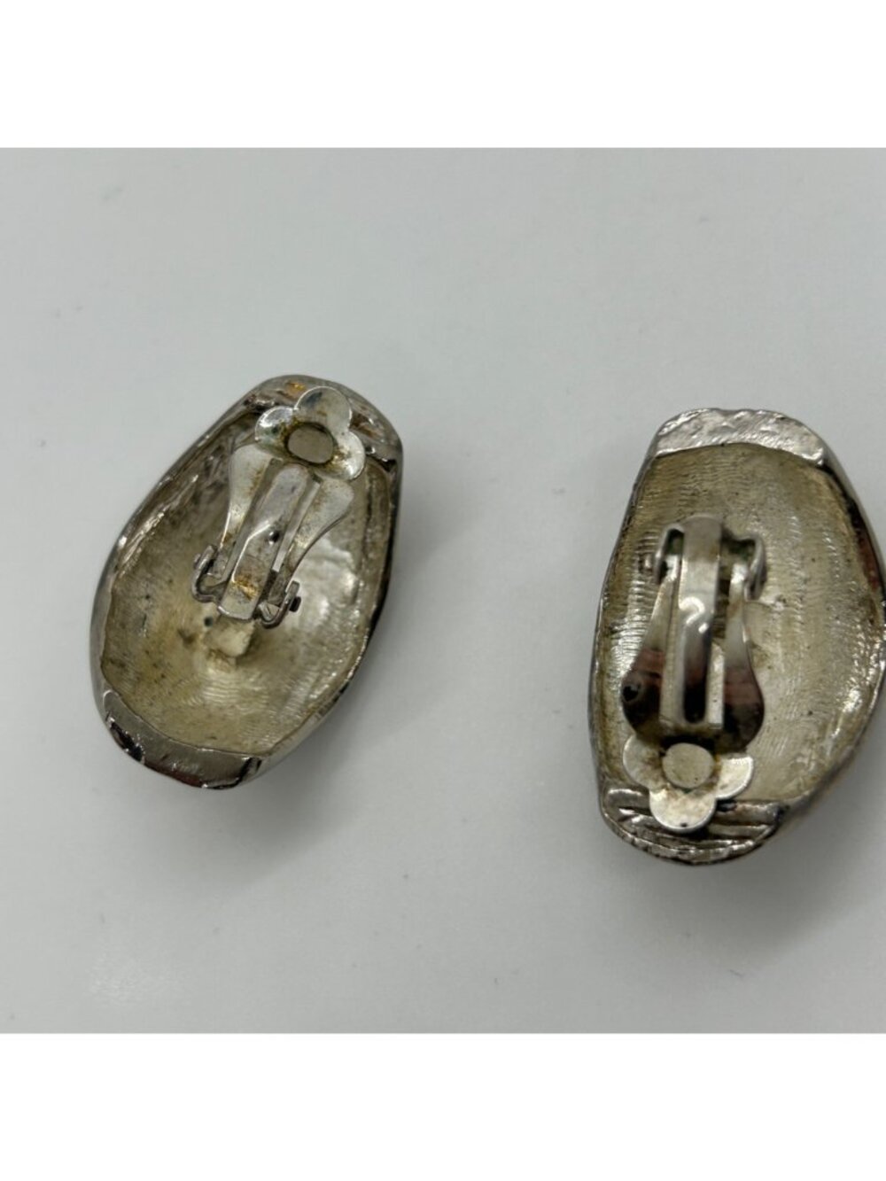 Vintage Silver-Tone Ribbed Clip-On Earrings Chunky Teardrop Dome Statement - Picture 8 of 10